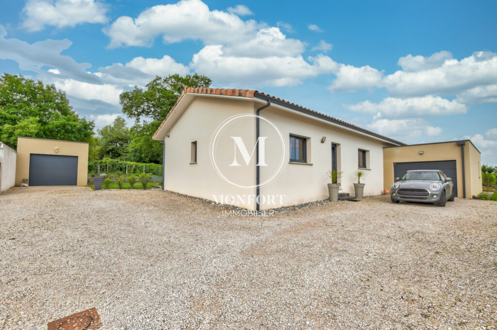 Maison contemporaine T4 de plain-pied de 104 m2 à Roqueseriè