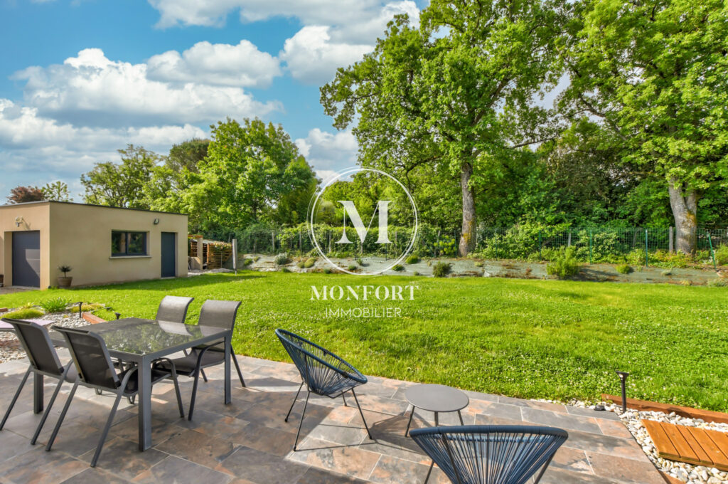 Maison contemporaine T4 de plain-pied de 104 m2 à Roqueseriè
