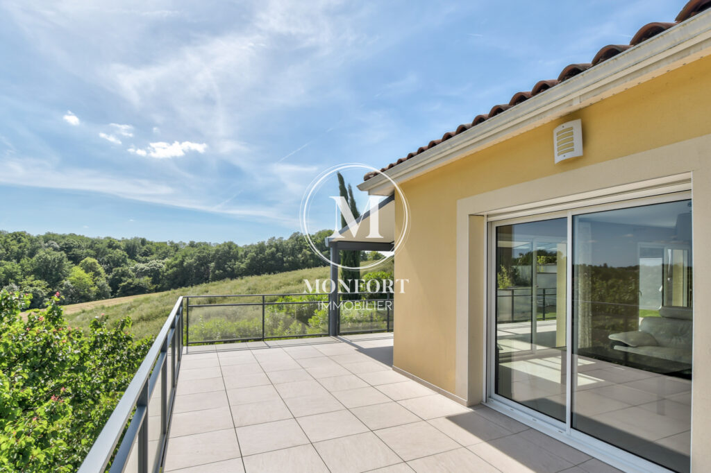 Villa familiale avec vue et piscine à Rouffiac