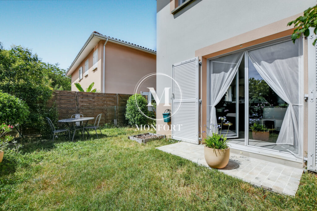 Charmant T3 duplex avec jardin et parking à proximité de tou