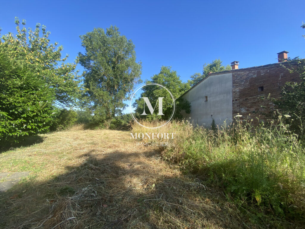 Maison de plain-pied de 77 m2 a rénover à Lapeyrouse-Fossat