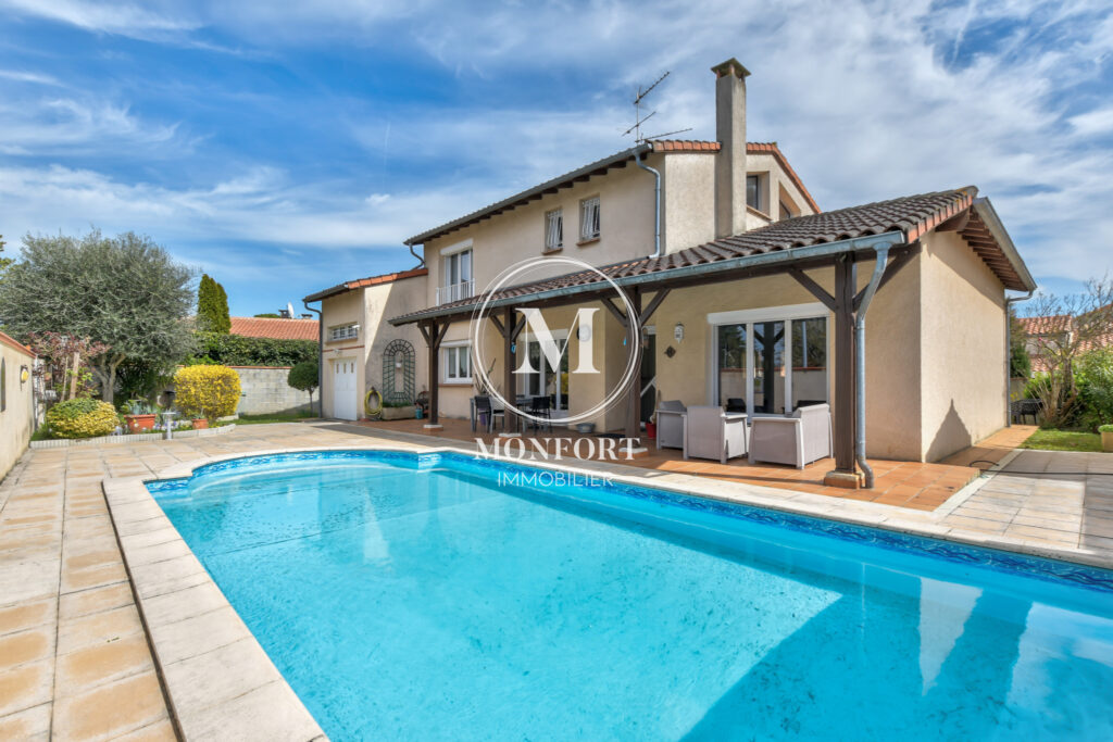Grande Maison T6 de 200m2 environ.