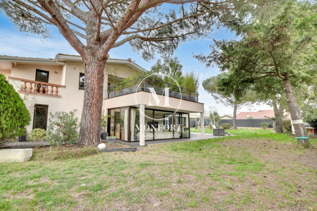 Belle maison de 275 m2 sur 1 500 m2 de terrain avec piscine