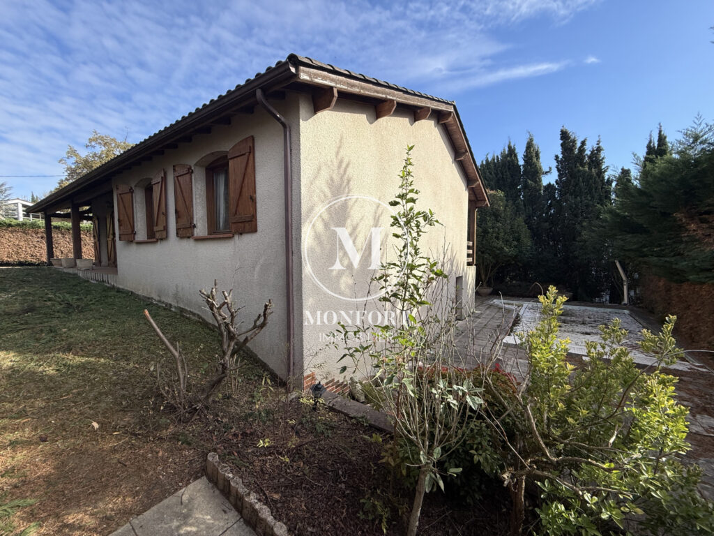 Charmante maison T4 plain pied avec piscine.