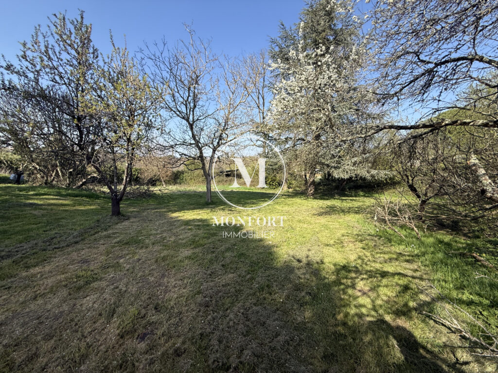 Terrain rare aux portes de Toulouse   1500 m2 avec fort pote