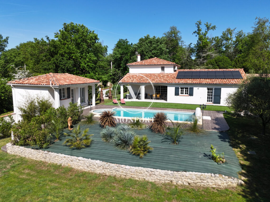 Villa familiale avec T1 indépendant, piscine et grand terrai