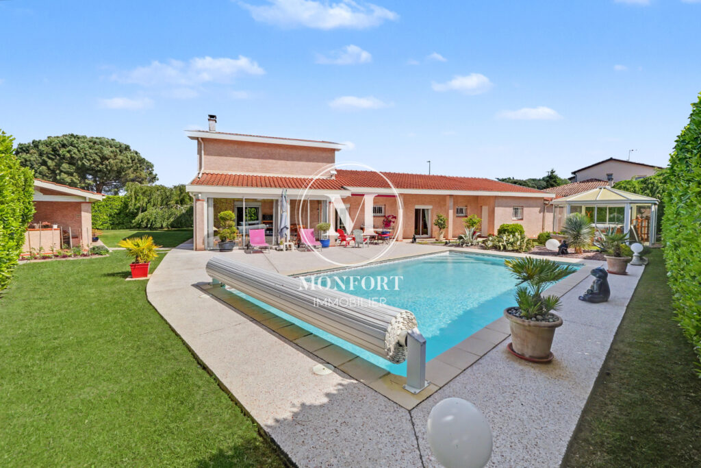 Maison T6 – 225 m2 avec piscine et jardin sans vis-à-vis