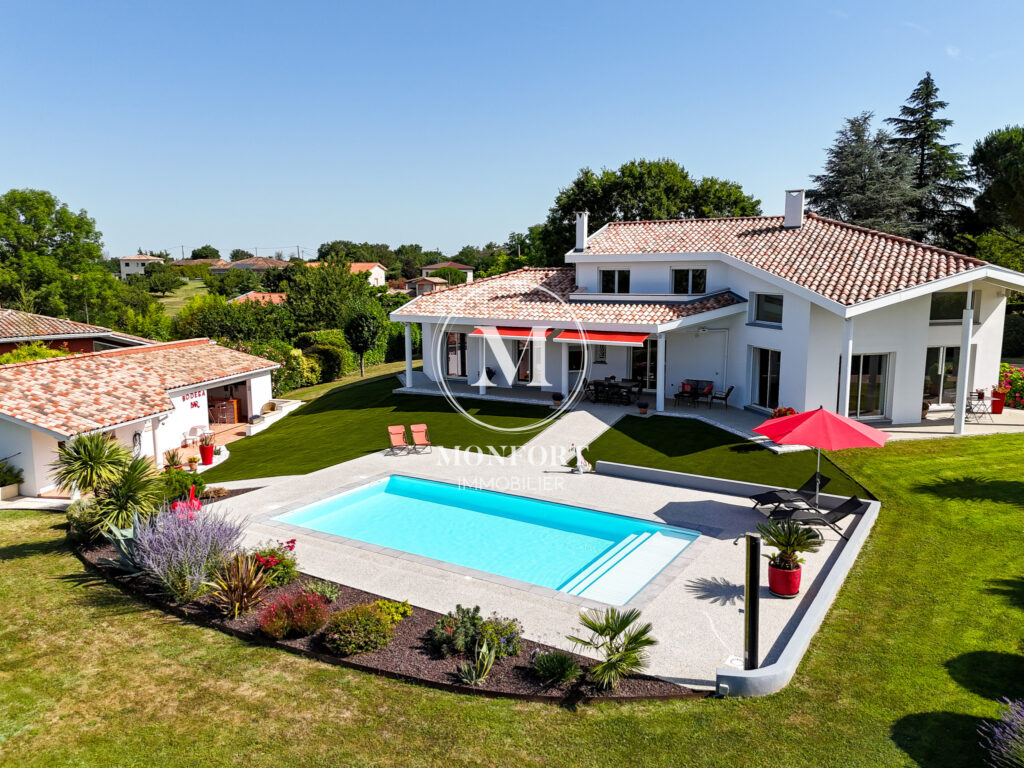 Villa familiale de standing avec piscine