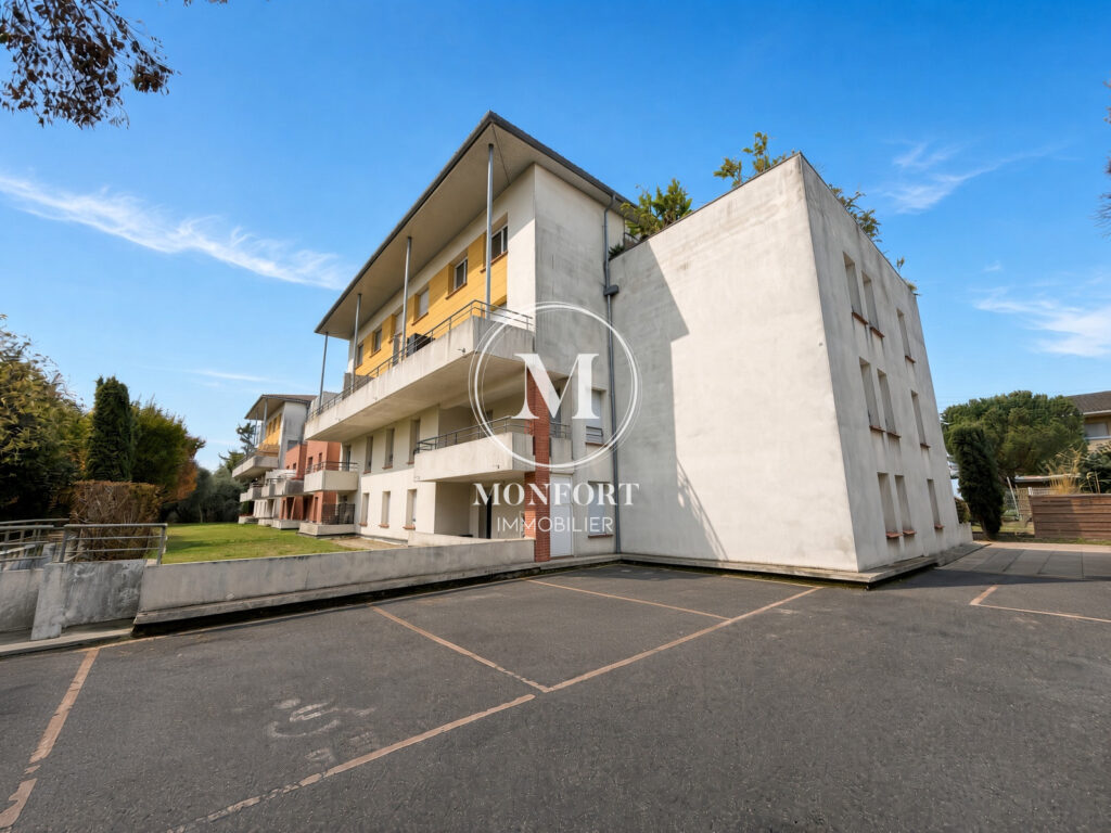 Beau T3 duplex de 64m2 au dernier étage